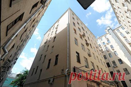 Россиянам назвали снижающие стоимость жилья факторы. Российские специалисты по недвижимости назвали факторы, которые негативно влияют на стоимость жилья при его продаже. Снижают цену квартиры близость с моргами и некоторыми магазинами, которые становятся причиной визуальной непривлекательности, шума или антисанитории возле домов.