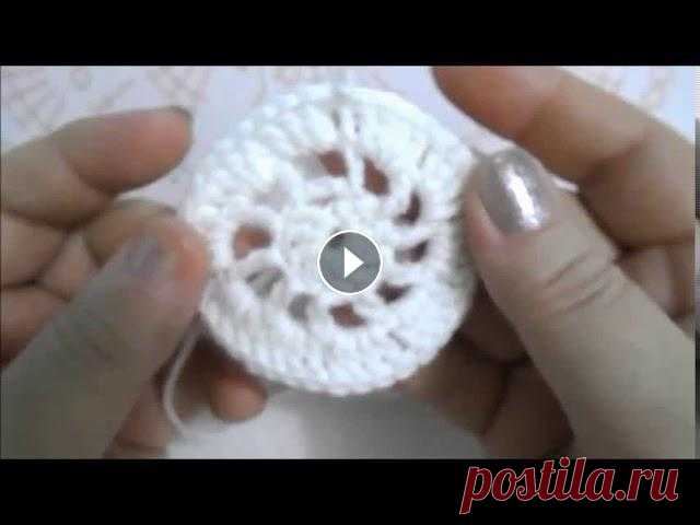 ПРОСТАЯ КРУГЛАЯ САЛФЕТКА КРЮЧКОМ. МАСТЕР КЛАСС. КАК СВЯЗАТЬ САЛФЕТКУ КРЮЧКОМ. ДЛЯ НАЧИНАЮЩИХ. В этом видео вы научитесь вязать крючком мини салфетку. На основе этой схемы можно связать салфетку любого размера. СПАСИБО ВСЕМ ЗА ПРОСМОТРЫ И ПОДПИС...