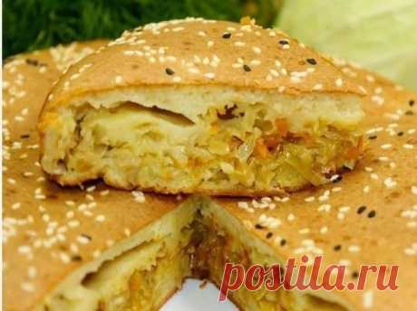 Заливной пирог на кефире — настоящая находка . В зависимости от начинки каждый раз получите новый вкус. Вкусным и быстрым вариантом блюда на любой случай станет пирог с капустой из жидкого теста.