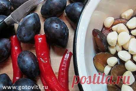 Аджика из слив получается необычная, очень интересная на вкус, ароматная. Может быть это даже соус. С мясом - просто сказка! - Готовить Вкусно (ツ)