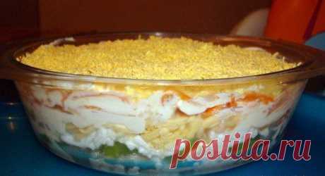 Салат из курицы с корейской морковью и киви.