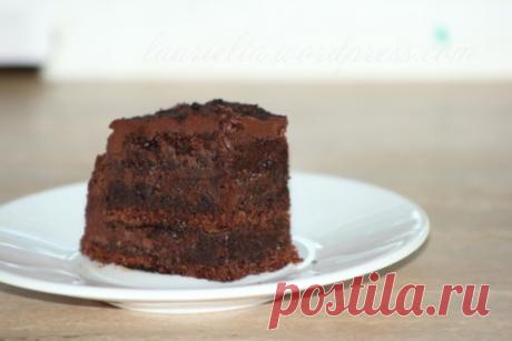 Шоколадно-кофейный торт   с черным кофе