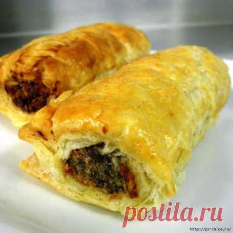Сосиски с картофельным пюре в лаваше .