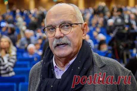 Бурляев рассказал о состоянии госпитализированного Михалкова. Актер и депутат Госдумы Николай Бурляев рассказал, что состояние госпитализированного режиссера Никиты Михалкова немного улучшилось. «Слава богу, температура у него спала, он в сознании и обязательно выздоровеет! Все будет хорошо!» — сказал Бурляев. Он предположил, что скоро Михалкова переведут в обычную палату.