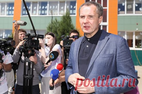 Российский губернатор сообщил об обстреле села в приграничном регионе. Село Соболевка Валуйского городского округа Белгородской области попало под обстрел. Об этом сообщил глава российского приграничного региона Вячеслав Гладков. В результате случившегося никто не пострадал. У складского помещения сельскохозяйственного предприятия повреждена кровля.