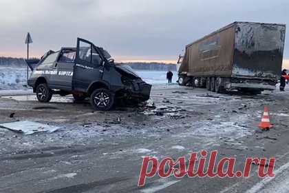 Жена попыталась исполнить последнюю волю умершего мужа и погибла. В Иркутской области погибла женщина, которая везла тело мужа на погребение. Сообщается, что мужчина перед смертью попросил предать его земле в родном поселке Куйтун. Гроб с покойным доставили в Иркутск из Кемерово. До места погребения жена и ее сестра, сопровождавшие гроб, решили ехать на катафалке и попали в ДТП.