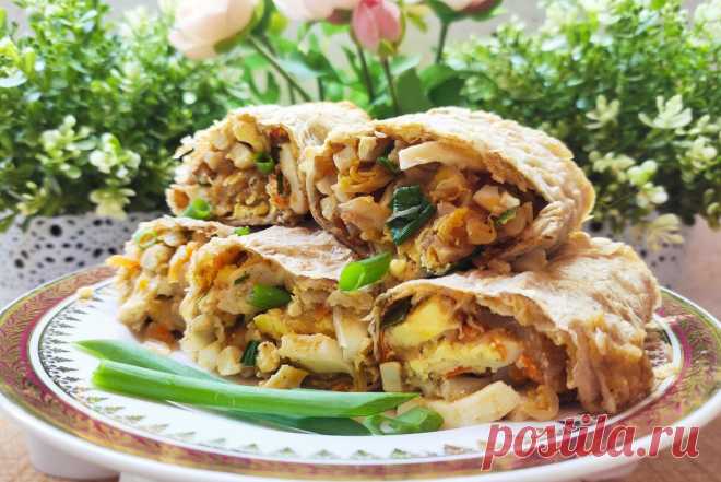 Капуста, яйцо и лаваш - получается замечательный рулет, который можно даже худеющим. | 