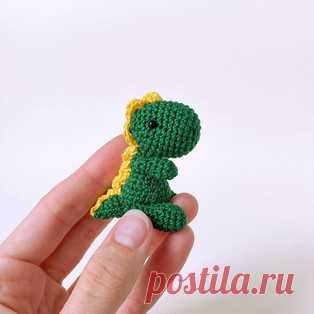 Дино амигуруми. Схемы и описания для вязания игрушек крючком! Бесплатный мастер-класс от @scandistyle_dolls по вязанию динозаврика по имени Дино. Размер вязаной крючком игрушки примерно 6-7 см. Для изготовления т…