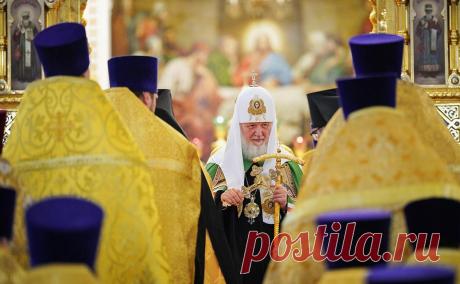 Патриарх Кирилл предложил принять закон о запрете склонения к аборту. Власти Мордовии и Тверской области запретили «склонение женщин к абортам». Патриарх Кирилл призвал распространить инициативу на федеральный уровень. По его словам, это особенно актуально в условиях демографического кризиса