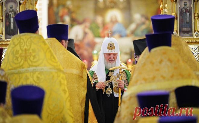 Патриарх Кирилл предложил принять закон о запрете склонения к аборту. Власти Мордовии и Тверской области запретили «склонение женщин к абортам». Патриарх Кирилл призвал распространить инициативу на федеральный уровень. По его словам, это особенно актуально в условиях демографического кризиса