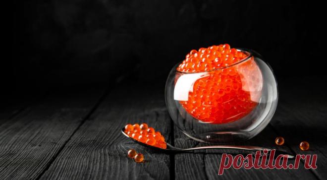 В магазинах РФ нашли почти 200 тонн подозрительной красной икры. В пересчете на популярную 140-граммовую фасовку, почти 1,5 млн банок (а это порядка 200 тонн) красной икры неизвестного происхождения нашли за 10 месяцев 2023 года в крупных магазинах по всей России. ...