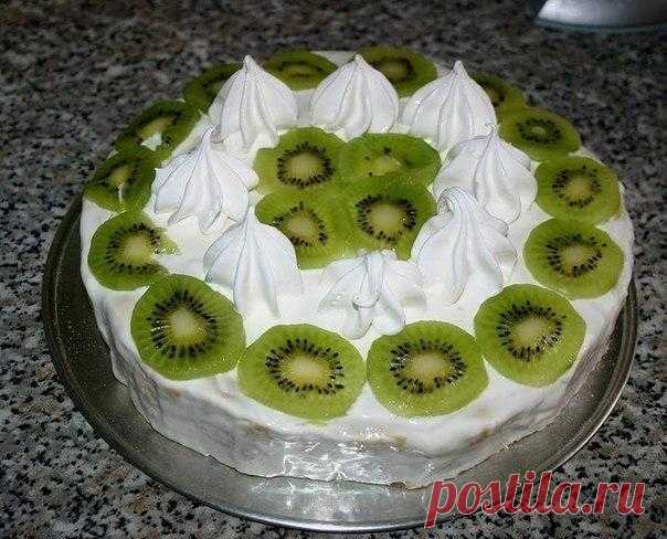 Творожный торт с киви, курагой и изюмом

Ингредиенты:

●200 гр. творога
●150 гр. сметаны
●0,5 стакана сахара
●1 столовая ложка сливочного масла
●1 столовая ложка желатина
●2 киви
●3 столовых ложки изюма
●3 столовых ложки кураги
●50 гр. грецких орехов
●100 гр. печенья

Приготовление

Взбить творог, сахар, сметану и сливочное масло.
Желатин на пол часа замочить в 6 ст.л. кипяченой воды. Изюм и курагу распарить в кипятке и немного измельчить. Порубить грецкие орехи.
Остудить ...