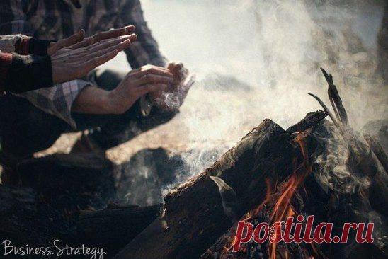 Не бойтесь дарить согревающих слов,
И добрые делать дела.
Чем больше в огонь вы положите дров,
Тем больше вернется тепла.
Омар Хайям