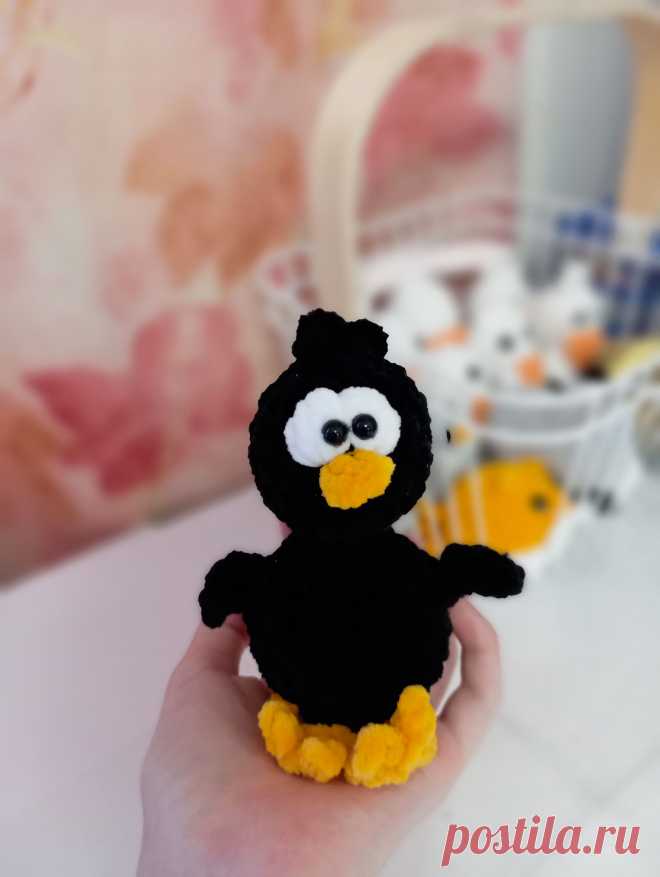 PDF Сорока-Ворона крючком. FREE crochet pattern; Аmigurumi toy patterns. Амигуруми схемы и описания на русском. Вязаные игрушки и поделки своими руками #amimore - плюшевая ворона, сорока из плюшевой пряжи, ворон, птица, птичка.