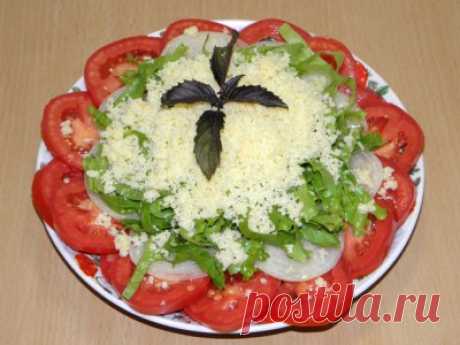 Салат из помидоров и сыра