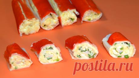 Рулет из крабовых палочек с яйцом, сыром, чесноком и плавленым сыром рецепт В видео показан рецепт, как приготовить рулет из крабовых палочек с яйцом, сыром, чесноком и плавленым сыром. Простая закуска, готовится очень быстро. Все пр...