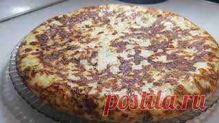 Сырная, творожная лепешка на сковороде!!! Быстро, легко и Очень Вкусно!!! Завтрак, перекус!!! Ингредиенты:творог 220 гр.,сыр 200 гр.,яйца 2 шт.,молоко 100 мл.,мука 100 гр.,разрыхлитель 0,5 ч.л.зелень по вкусуТворог размять вилкой добавить сыр, яйца, молоко, мука, разрыхлитель, зелень. Все хорошо перемешать. Сковороду смазать растительным маслом, выложить сырную массу накрыть...