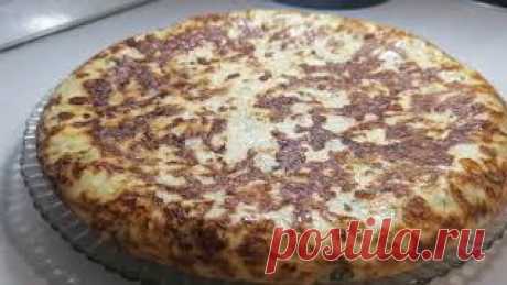 Сырная, творожная лепешка на сковороде!!! Быстро, легко и Очень Вкусно!!! Завтрак, перекус!!! Ингредиенты:творог 220 гр.,сыр 200 гр.,яйца 2 шт.,молоко 100 мл.,мука 100 гр.,разрыхлитель 0,5 ч.л.зелень по вкусуТворог размять вилкой добавить сыр, яйца, молоко, мука, разрыхлитель, зелень. Все хорошо перемешать. Сковороду смазать растительным маслом, выложить сырную массу накрыть...