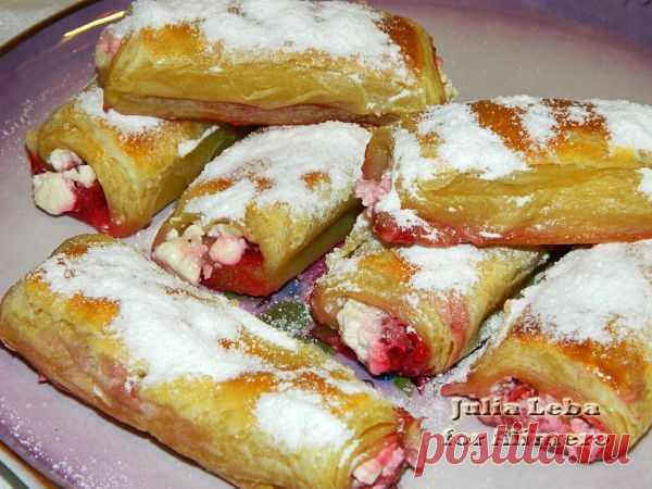 Слоёные трубочки с малиной