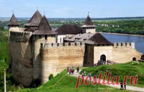 Хотинская крепость - если вы еще здесь не были, то пора запланировать поездку, ведь по результатам голосования прошедшего в 2007 году Хотинская  крепость вошла в состав семи чудес Украины.