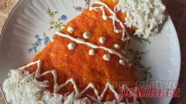 Новогодний салат с колбасой, горошком и огурцами. Шапка Деда Мороза. Рецепт с пошаговыми фото