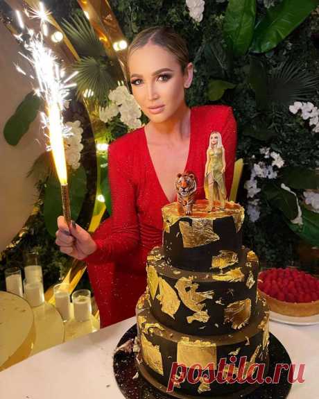 Ольге Бузовой исполнилось 36 лет - FashionView.ru - ВСЯ МОДА В ДЕТАЛЯХ Вчера 20-го января Ольга Бузова отметила свой 36-й день рождения. Есть тут такие кто не знает кто такая Ольга Бузова? А мы напомним!