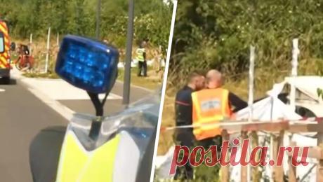 Во Франции 11 человек погибли при крушении самолета, летевшего на тренировку прыжков с парашютом. Одиннадцать человек погибли при крушении самолета на северо-востоке Франции. Об этом сообщает издание L'Est R &amp; amp;eacute;publicain. Самолет Pilatus, который часто используют для прыжков с парашютом, упал на улице Альенде в Томблене, ...