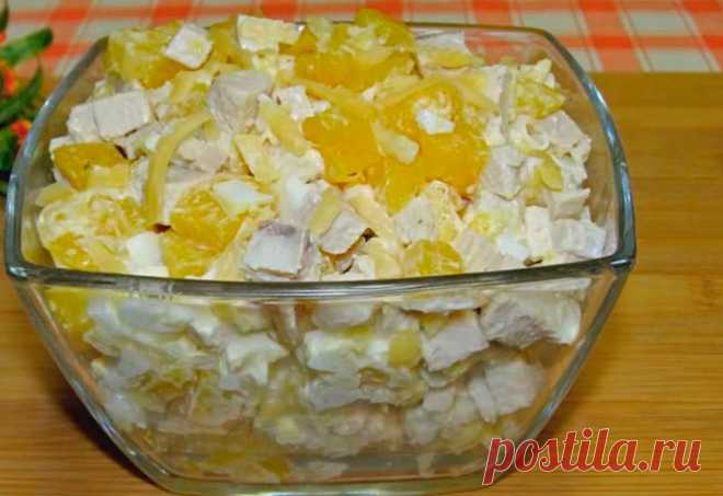 Простой и невероятно вкусный салат — Кулинарный дом  Ингредиенты:
Куриная грудка — 1 шт.
Яйца — 2 шт.
Сыр — 70 г
Ананасы консервированные, кольцами — 4 шт.
Чеснок — 1-2 зубца
Майонез — 2-3 ст. ложки
Соль — по вкусу