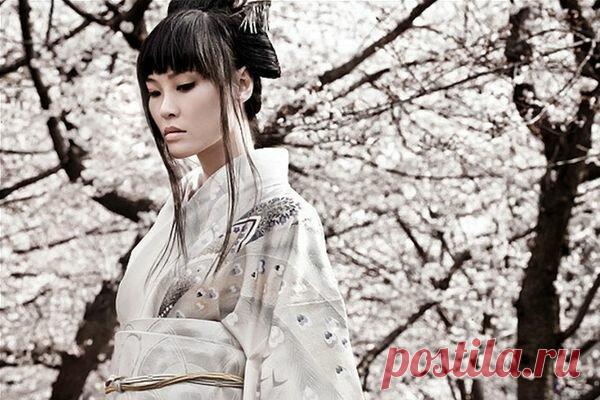 Уход за лицом. Зачем нужна эмульсия для лица и чем она отличается от крема