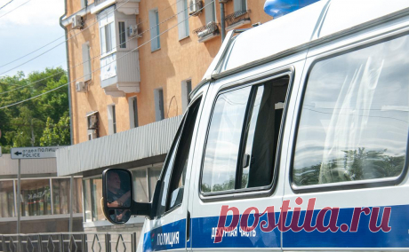 Суд Москвы арестовал двух офицеров ФТС по делу о взятке и передаче данных. Сотрудник ФТС Тархов явился с повинной и дал показания о том, что был посредником при передаче денег коллеге Шейникову «за получение информации о декларировании перемещаемых через границу товаров», следует из материалов дела