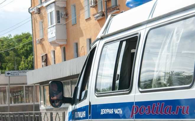 Суд Москвы арестовал двух офицеров ФТС по делу о взятке и передаче данных. Сотрудник ФТС Тархов явился с повинной и дал показания о том, что был посредником при передаче денег коллеге Шейникову «за получение информации о декларировании перемещаемых через границу товаров», следует из материалов дела