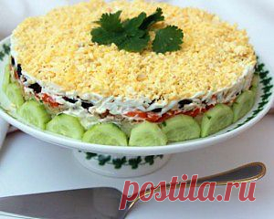 Салат «Печень трески под шубой»
Этот очень вкусный салат готовится быстро, поскольку печень трески, в отличие от сельди, разделывать не надо. Вкус изысканный - настоящий кулинарный шедевр.   Рецепт тут