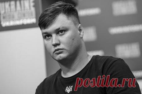 Найден мертвым угнавший на Украину вертолет российский летчик. В Испании, предположительно, найден мертвым летчик Максим Кузьминов, угнавший российский военный вертолет Ми-8 для Вооруженных сил Украины (ВСУ). По предварительным данным, тело 33-летнего военного было найдено на пандусе с пулевыми ранениями. Кузьминов находился в городе Ла-Вильяхойоса в Аликанте.