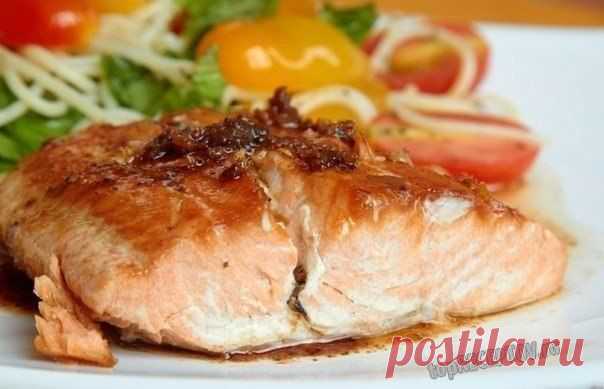 Рыбные стейки с помидорами
• Домашняя Кулинария •


Ингредиенты:

- 4 стейка из белой рыбы (треска или пикша), весом по 200 г каждый
- 6 помидоров,
- веточка свежего базилика,
- сок 1 лимона,
- 4 маленьких кусочка масла (можно без масла),
- свежий базилик для украшения.