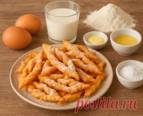 Хворост, тающий во рту
Ингредиенты (на 6–8 порций):
Мука — 350 г
Яйца — 2 шт.
Сметана — 2 ст. л.
Сахар — 2 ст. л.
Водка или коньяк — 1 ст. л. (для хрустящей текстуры)
Соль — щепотка
Сахарная пудра — для посыпки
Масло растительное — для жарки (500 мл)