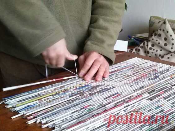 И снова поделки из газетных трубочек 









 
