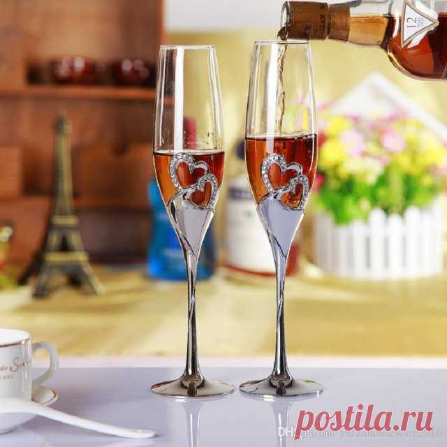 Из каких бокалов надо пить шампанское Журналисты подсказали, из каких бокалов лучше всего пить шампанское, чтобы оно сохраняло свой вкус и пузырьки. Научная редакция газеты The Times проверила, в каких бокалах дольше сохраняются пузырь…