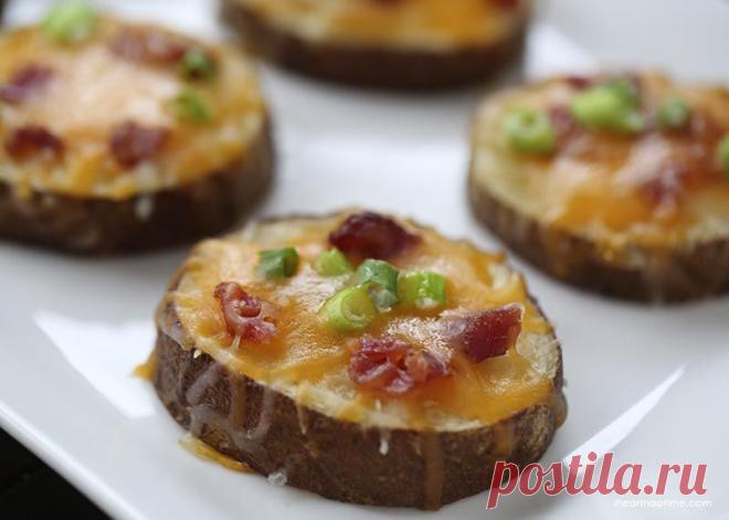 ЗАПЕЧЕННЫЙ КАРТОФЕЛЬ С СЫРОМ И БЕКОНОМ