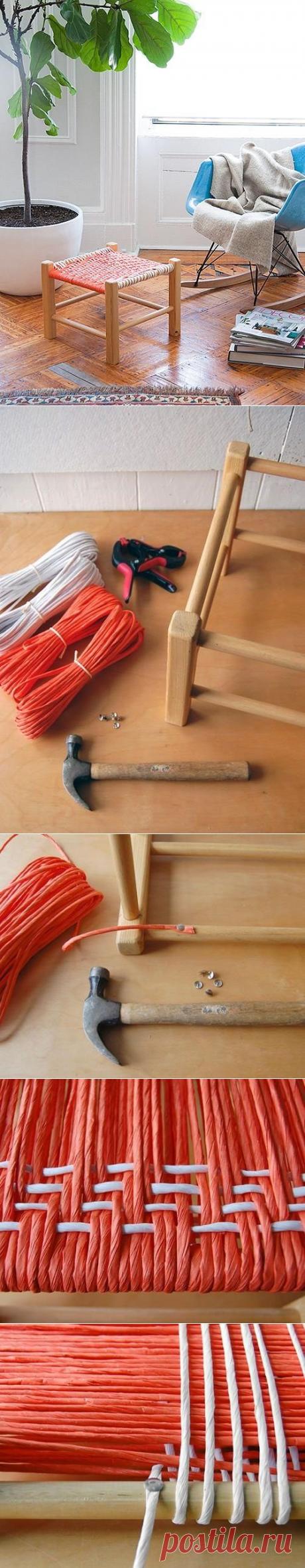 Плетеный табурет.