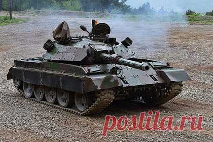 Украина получит построенные на основе Т-55А словенские танки M-55S. Украина получит танки M-55S, которые построены на основе советских Т-55А, пишет «Российская газета». Модернизированные в Словении танки получили британское орудие калибра 105 миллиметров и систему управления огнем Fotona SGS-55. Также M-55S оснастили блоками динамической защиты.