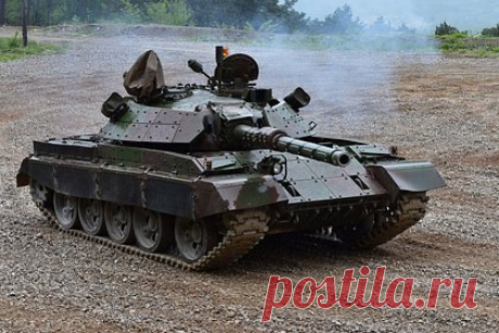 Украина получит построенные на основе Т-55А словенские танки M-55S. Украина получит танки M-55S, которые построены на основе советских Т-55А, пишет «Российская газета». Модернизированные в Словении танки получили британское орудие калибра 105 миллиметров и систему управления огнем Fotona SGS-55. Также M-55S оснастили блоками динамической защиты.