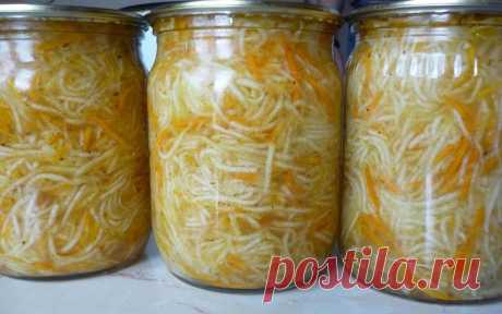 Каждое лето закатываю на зиму кабачки по-корейски. Получается вкусный и в меру острый салат