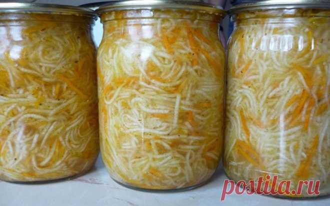 Каждое лето закатываю на зиму кабачки по-корейски. Получается вкусный и в меру острый салат