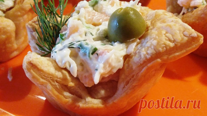 Готовим 2 начинки для закусочных корзиночек из слоеного теста...Рецепты на 12 корзиночек.Время приготовления 30 минут.....Испечь корзиночки из готового слоеного теста и наполнить начинками.......https://youtu.be/U0bzjxteEeg...