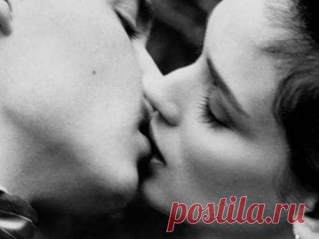 Как целуются Знаки Зодиака