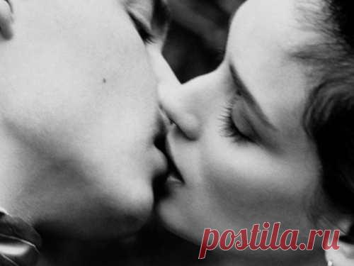 Как целуются Знаки Зодиака