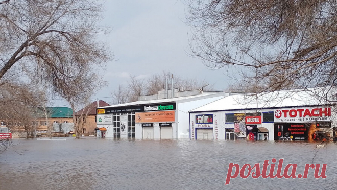 Вода начала затапливать улицы в селах Притобольного района Курганской области. Вода начала заходить на улицы нескольких сел Притобольного района Курганской области, местных жителей призывают эвакуироваться. Об этом сообщили в Telegram-канале администрации муниципалитета. "Внимание жителей села Межборное, села ...