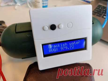 Прибор для измерения солей в жидкости В этой статье, мастер-самодельщик поделиться нами своим опытом по сборке солемера. Прибор работает путем измерения сопротивления между двумя электродами датчика. Он также измеряет температуру для компенсации изменению температуры. Инструменты и материалы: