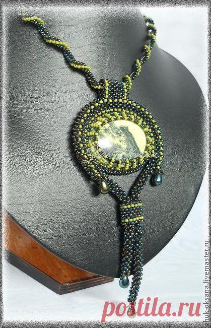 Мастер-класс. Очень красивый  кулон из бисера "Лесной омут" с ажурной оплеткой