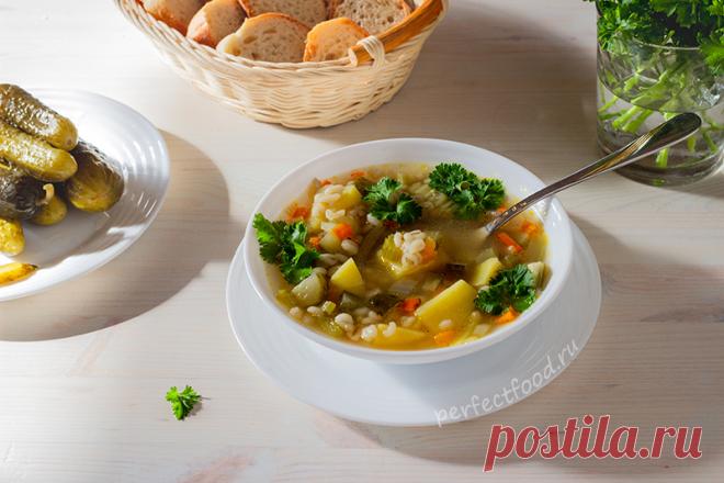 Постный рассольник с перловкой,солёными огурцами и тофу